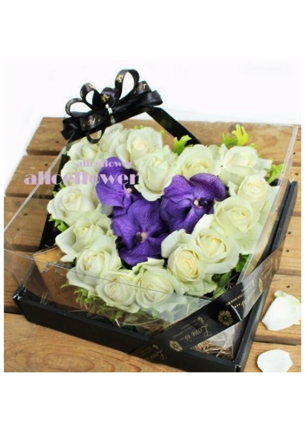 White Valentine Arranged flower,White Charming box flowers