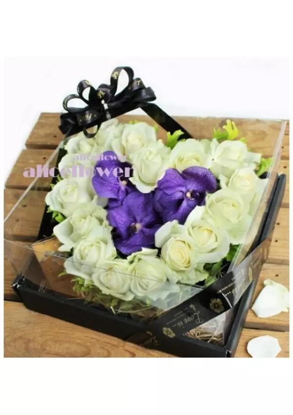 @[Virgo Bouquets],White Charming box flowers