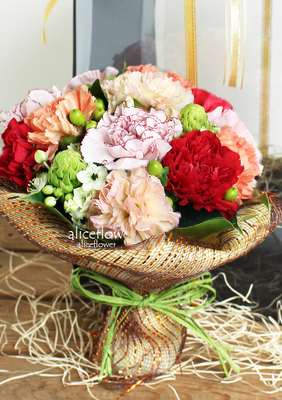 Mother´s Day Imported Carnation Bouquet,Warm language
