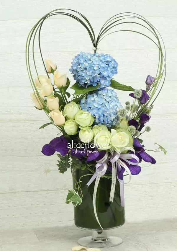White Valentine Bouquet Vase,Lovely Concerto