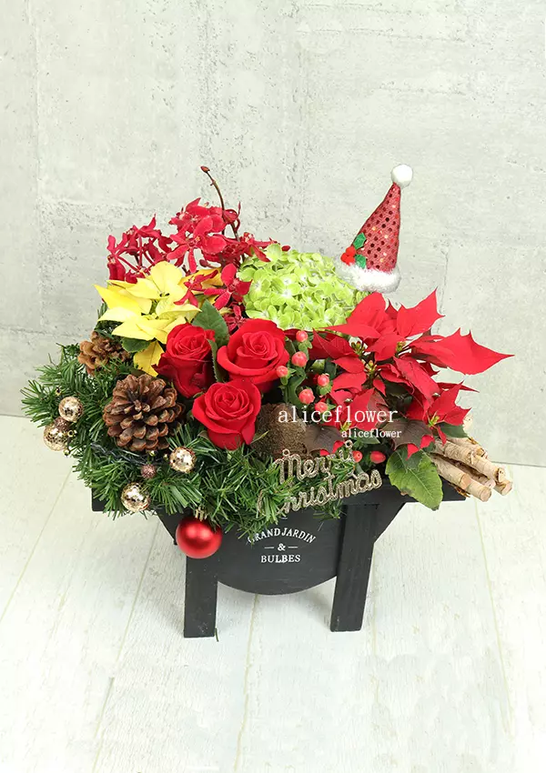 Christmas Gift-Beautiful christmas season. This ultimate gift arrives in one large gift box to send your warmest season´s greetings across the miles.!-Alice Florist Taipei.
