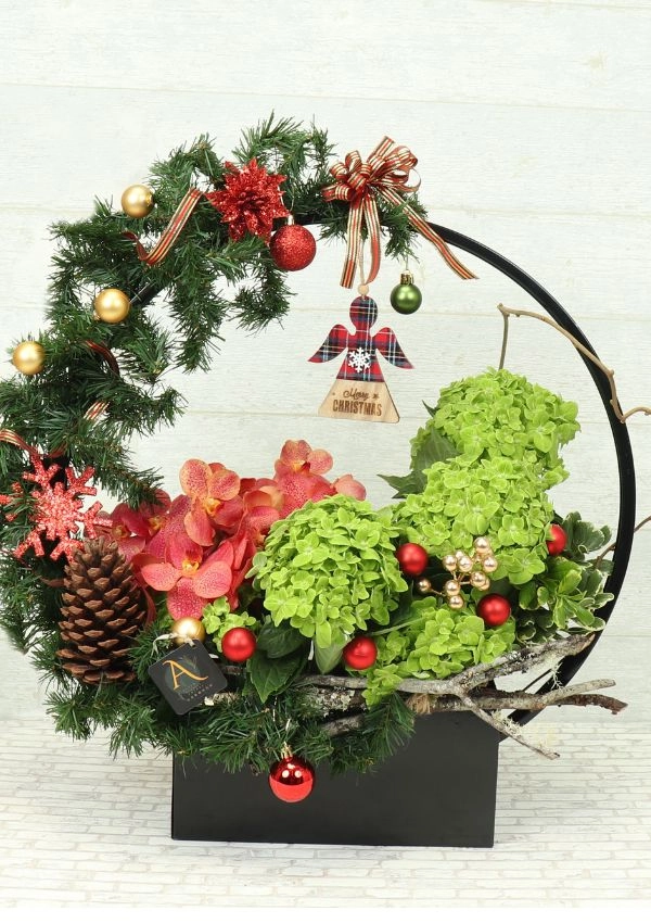 Christmas Gift-Full of blessings. This Christmas candle Arrangment is perfect gift for any of the treasured friends, family and coworkers on your list-Alice Florist Taipei