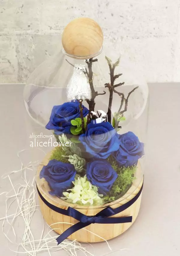 @[Bouquet in Vase],Royal Blue Forever Roses