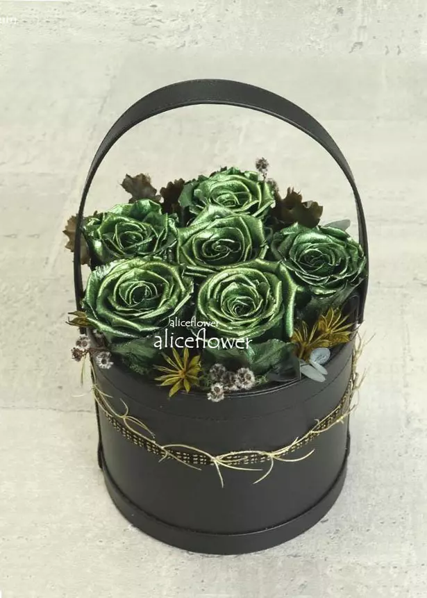 @[Rose Bouquet in box],Sonorous Forest