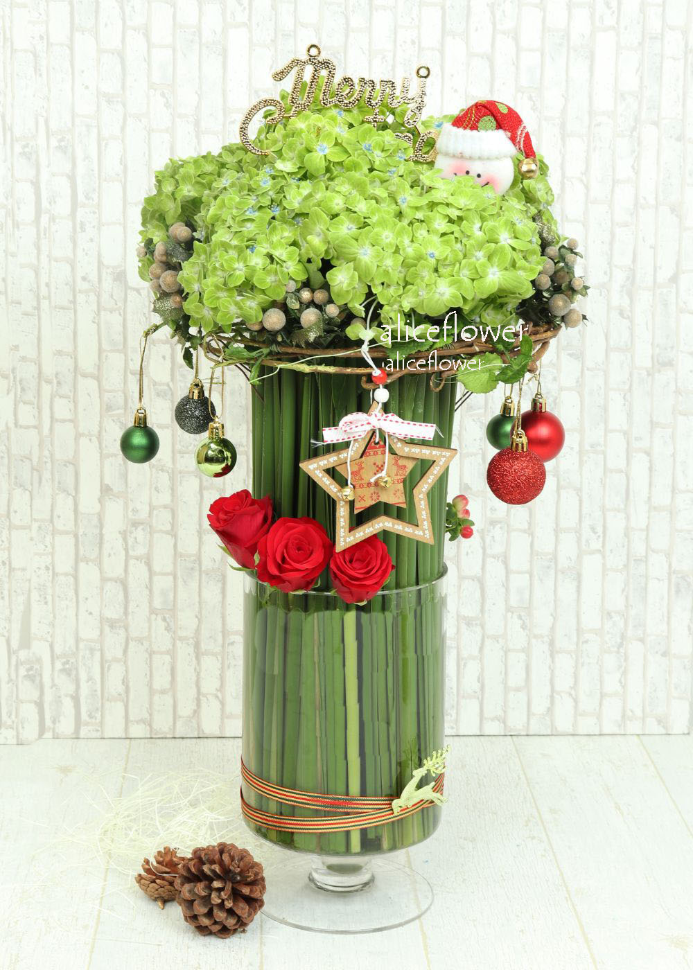 Bouquet in Vase,Christmas Time