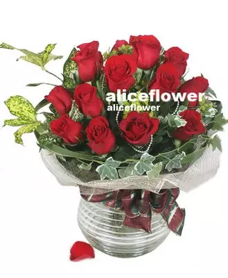 @[Rose Bouquet in vase],Red heart