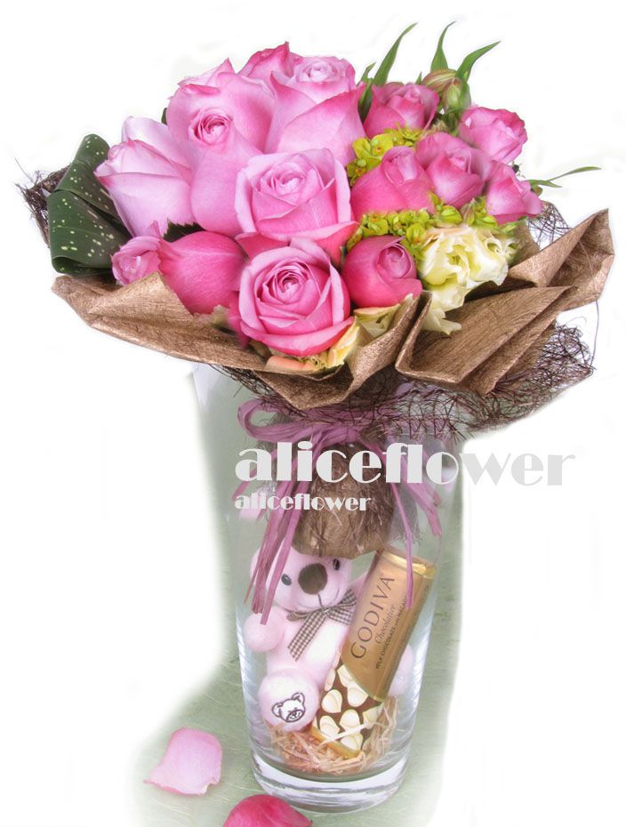 Bouquet in Vase,Sweetheart Rose