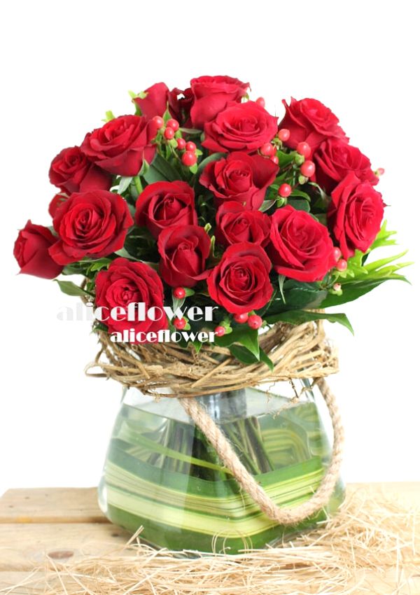 White Valentine Bouquet Vase,Deeply my Heart Red Roses