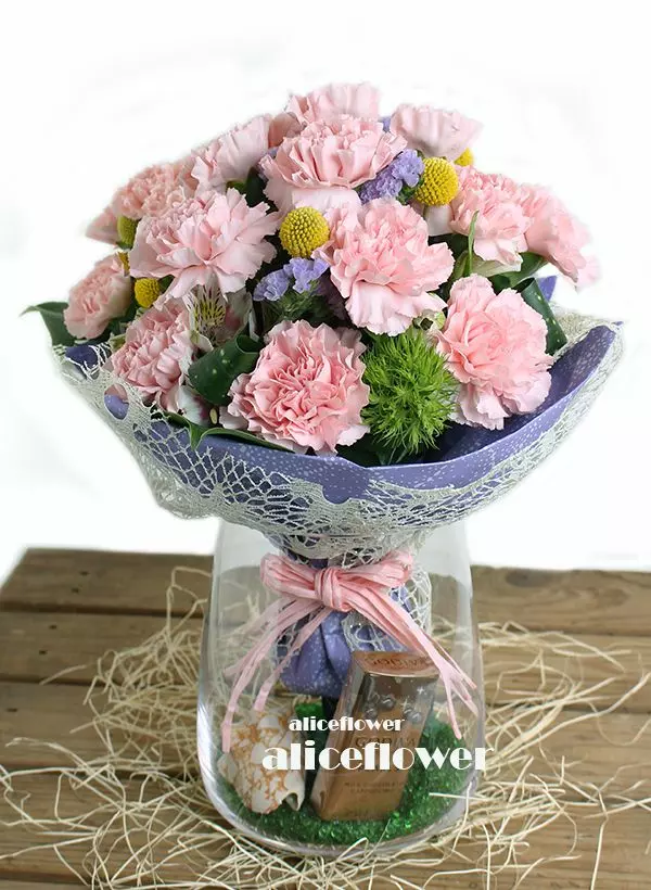 @[Hand wrapped bouquet],Pastel sweetness