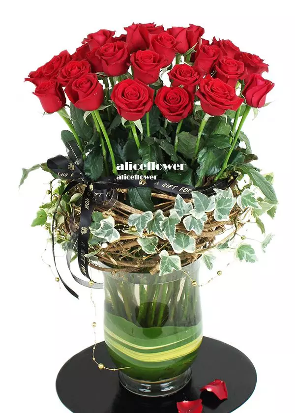 @[Rose Bouquet in vase],Tender Heart