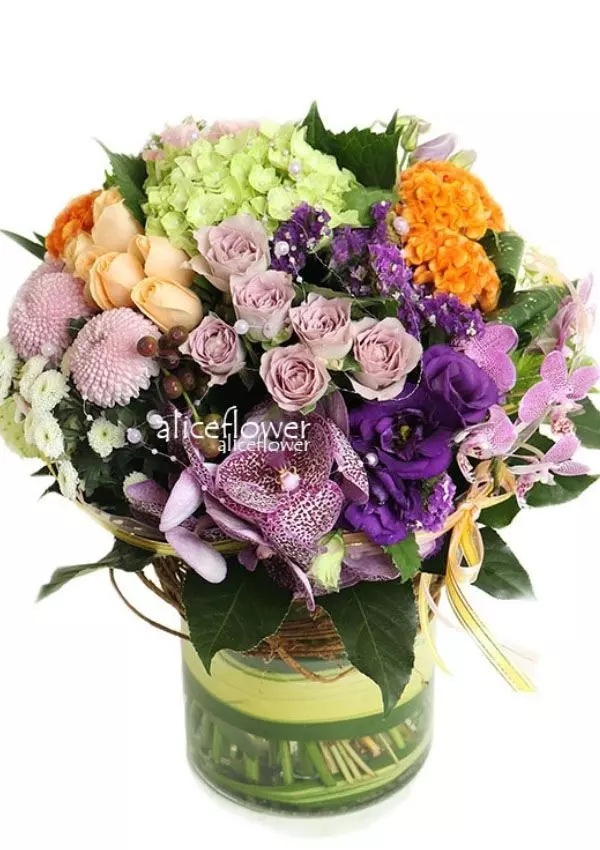 @[Spring Bouquets in Vase],Seasonal Flower Clusters