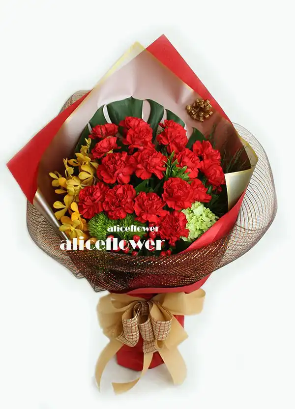 @[Hand wrapped bouquet],Warm Best Mom