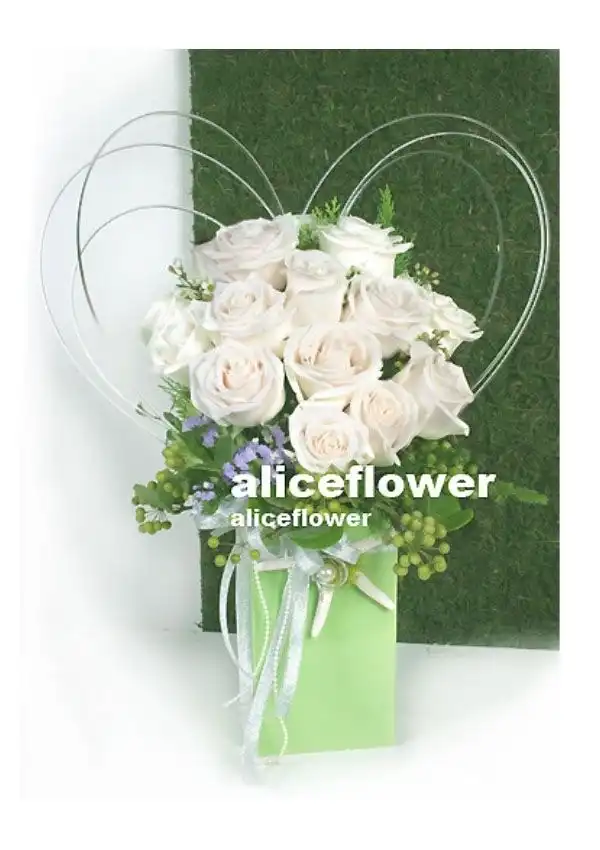 @[Roses Bouquet],White arranged in love