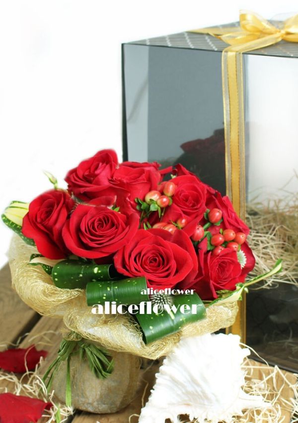 台北當日送花訂花,緋紅花冠紅玫瑰迷你花束
