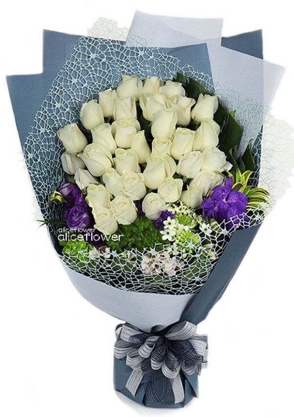 White Valentine Bouquet,Hokkaido First Love White Roses