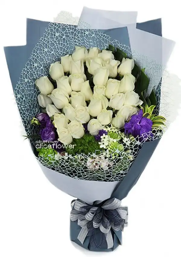 @[Roses Bouquet],Hokkaido First Love White Roses