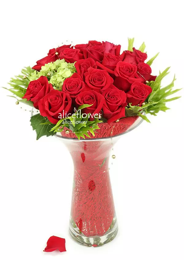 @[Rose Bouquet in vase],Red Love Kiss
